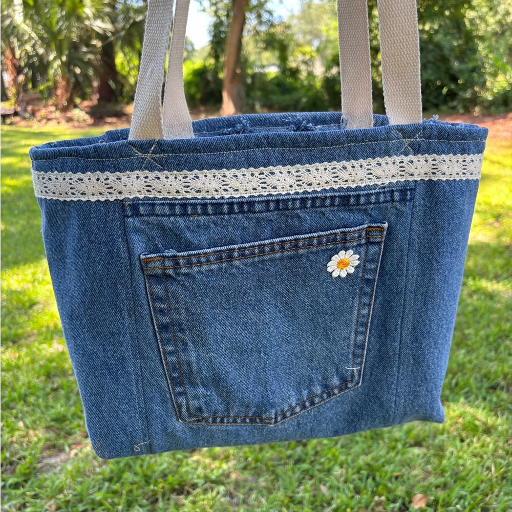 Chic Denim Tote with Lace and Daisy Accent - Picture 5 of 10
